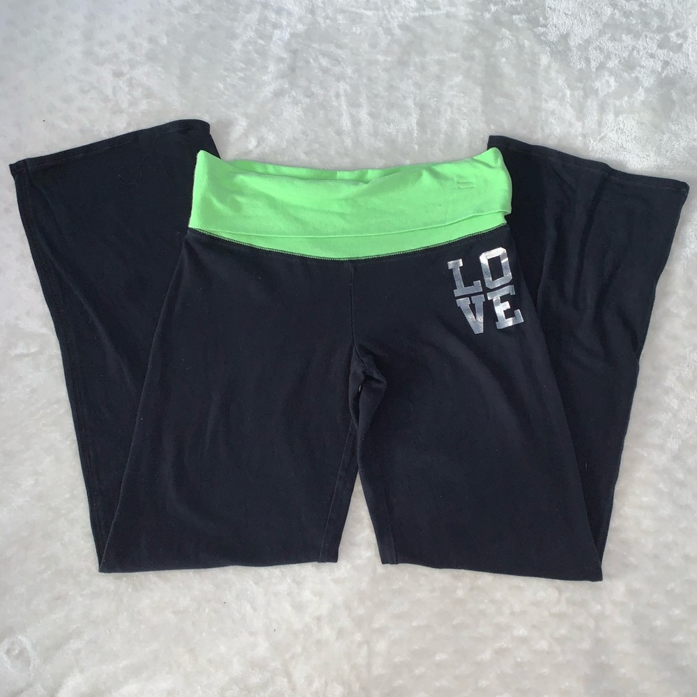Black yoga pants